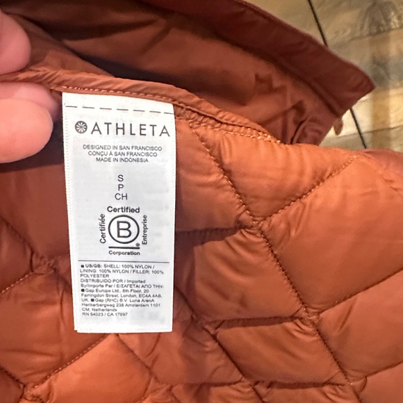 Athleta Quilted Vest in Warm Rust, NWT, size small - Picture 9 of 9